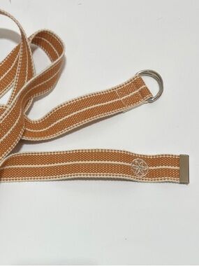 5/$25 GAIAM YOGA strap Tan and White approx 6 ft